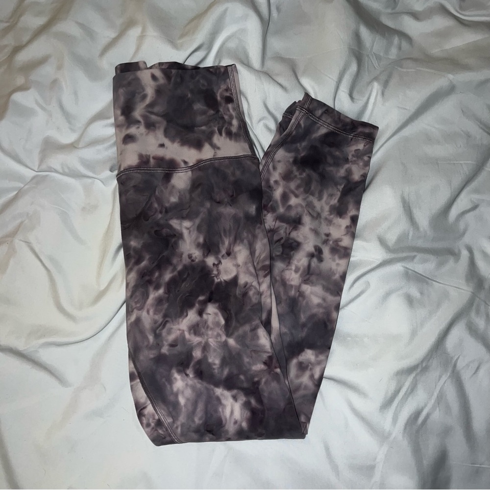 LULULEMON ALIGN PANT II 25"
Diamond Dye Pink Bliss Graphite Purple Size: 6